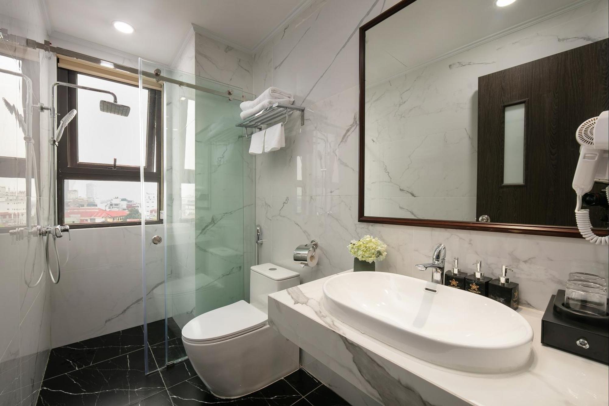 Hanoi Plaza Suite Hotel & Spa ภายนอก รูปภาพ