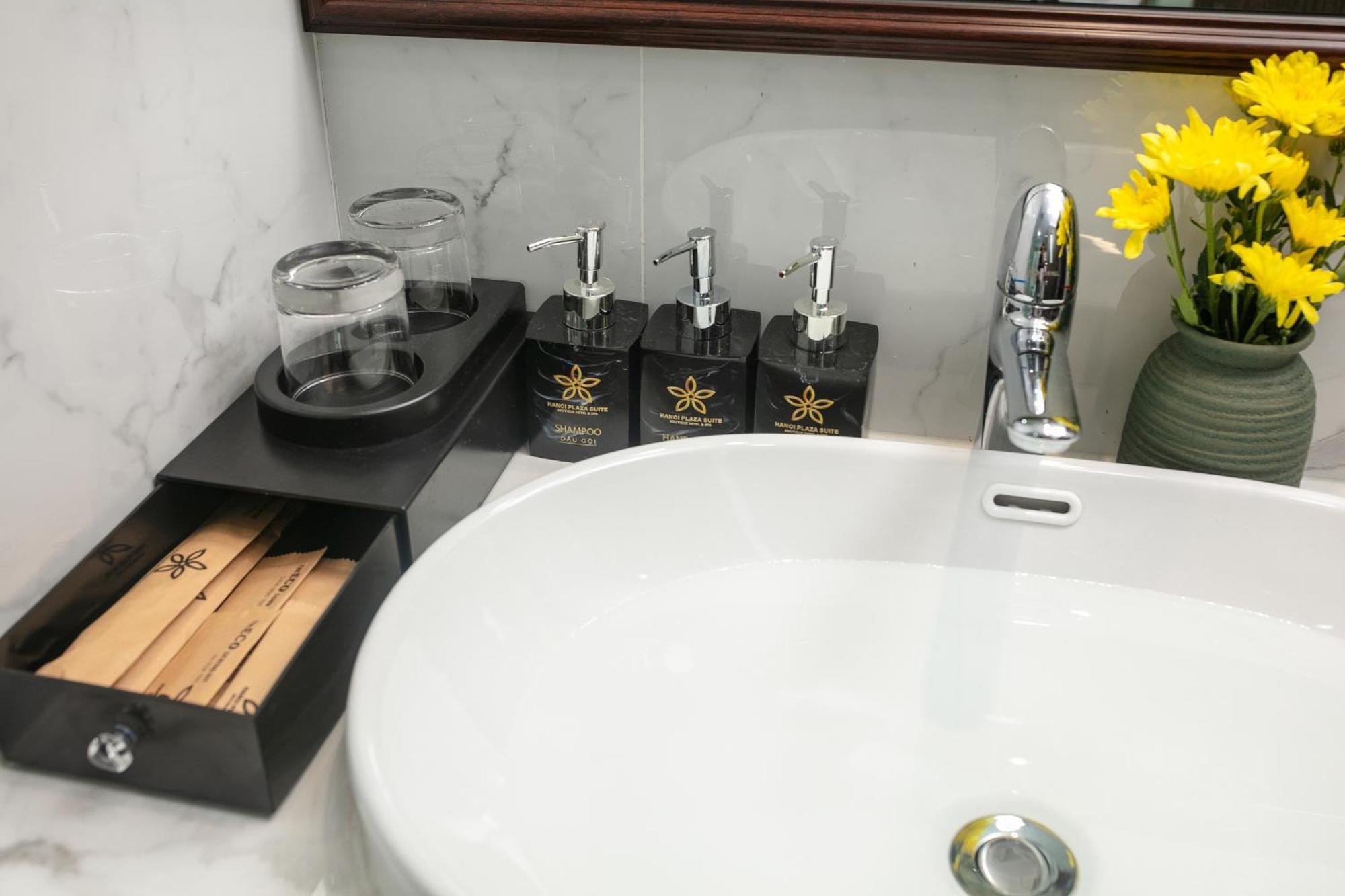 Hanoi Plaza Suite Hotel & Spa ภายนอก รูปภาพ